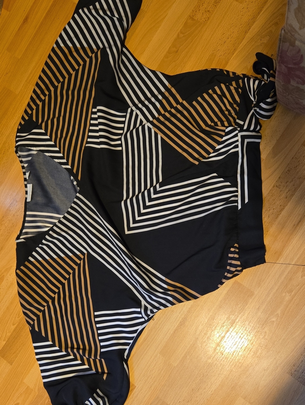 New York & Company Black Striped Geometric Blouse with Brown and White Accents